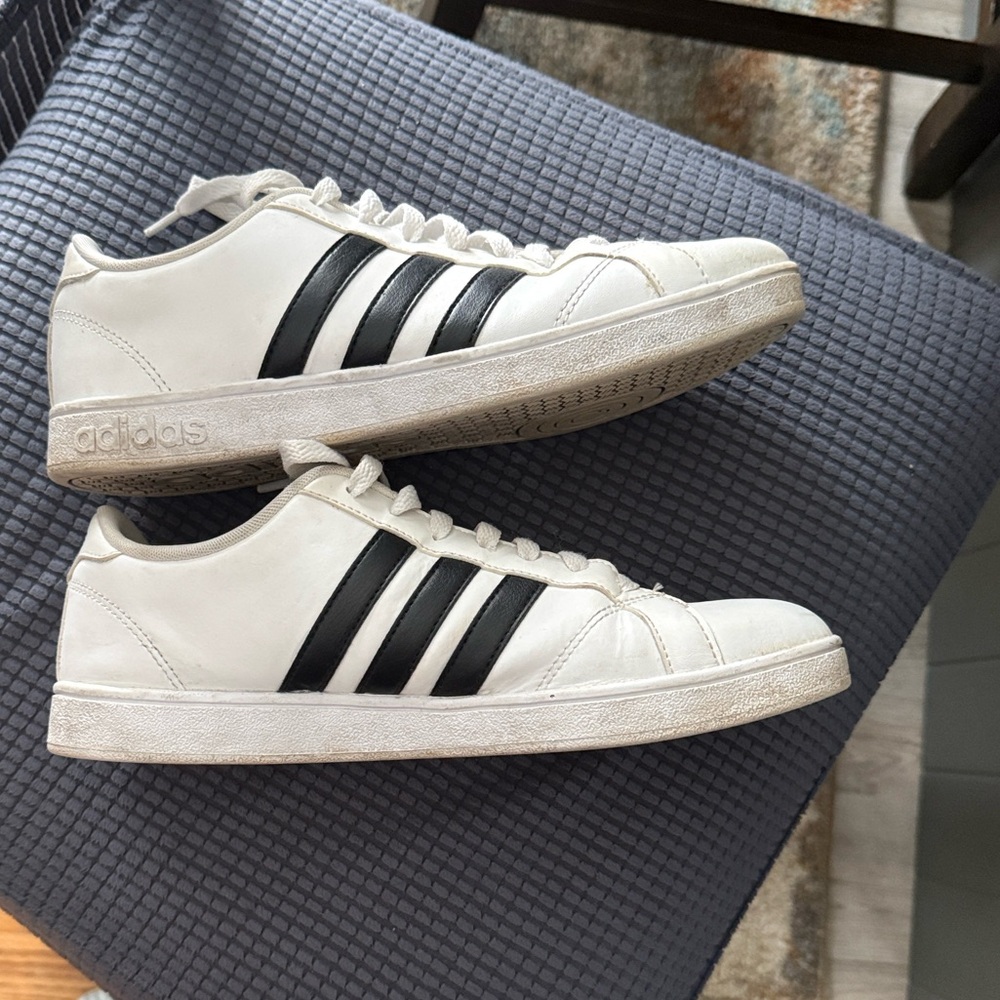 Adidas Classic White and Black Striped Shoes men’s 8.5